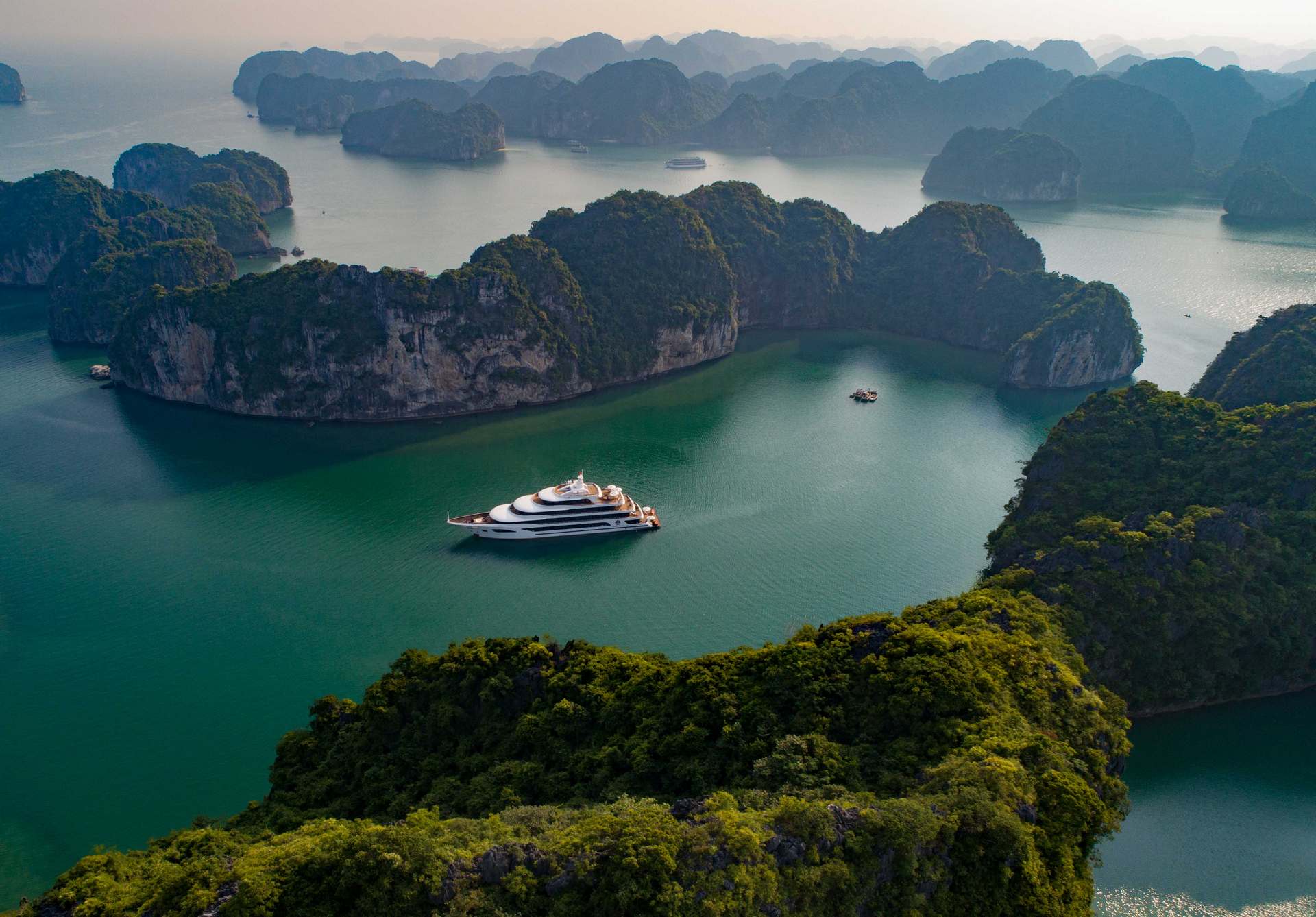 Top 5+ du thuyền vịnh Lan Hạ sang trọng giá tốt được du khách đánh giá cao nhất 2023