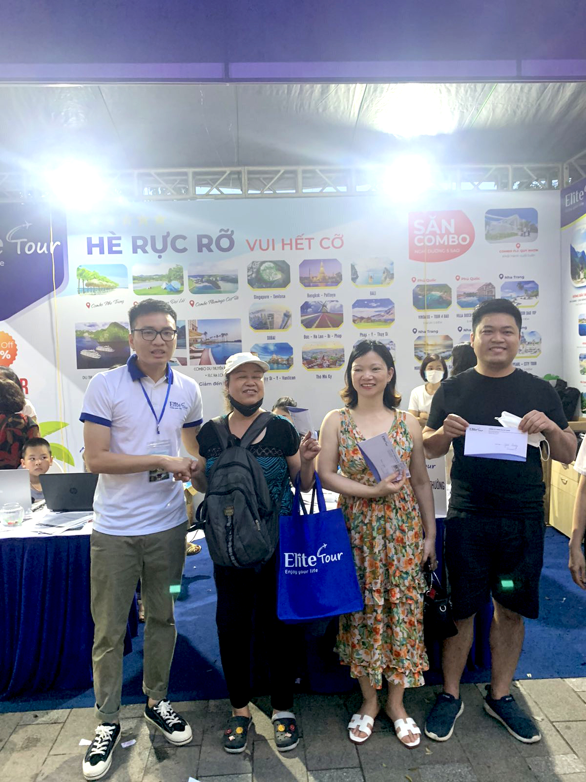 Công ty du lịch Elite Tour tại Lễ hội du lịch Hà Nội 2022 08