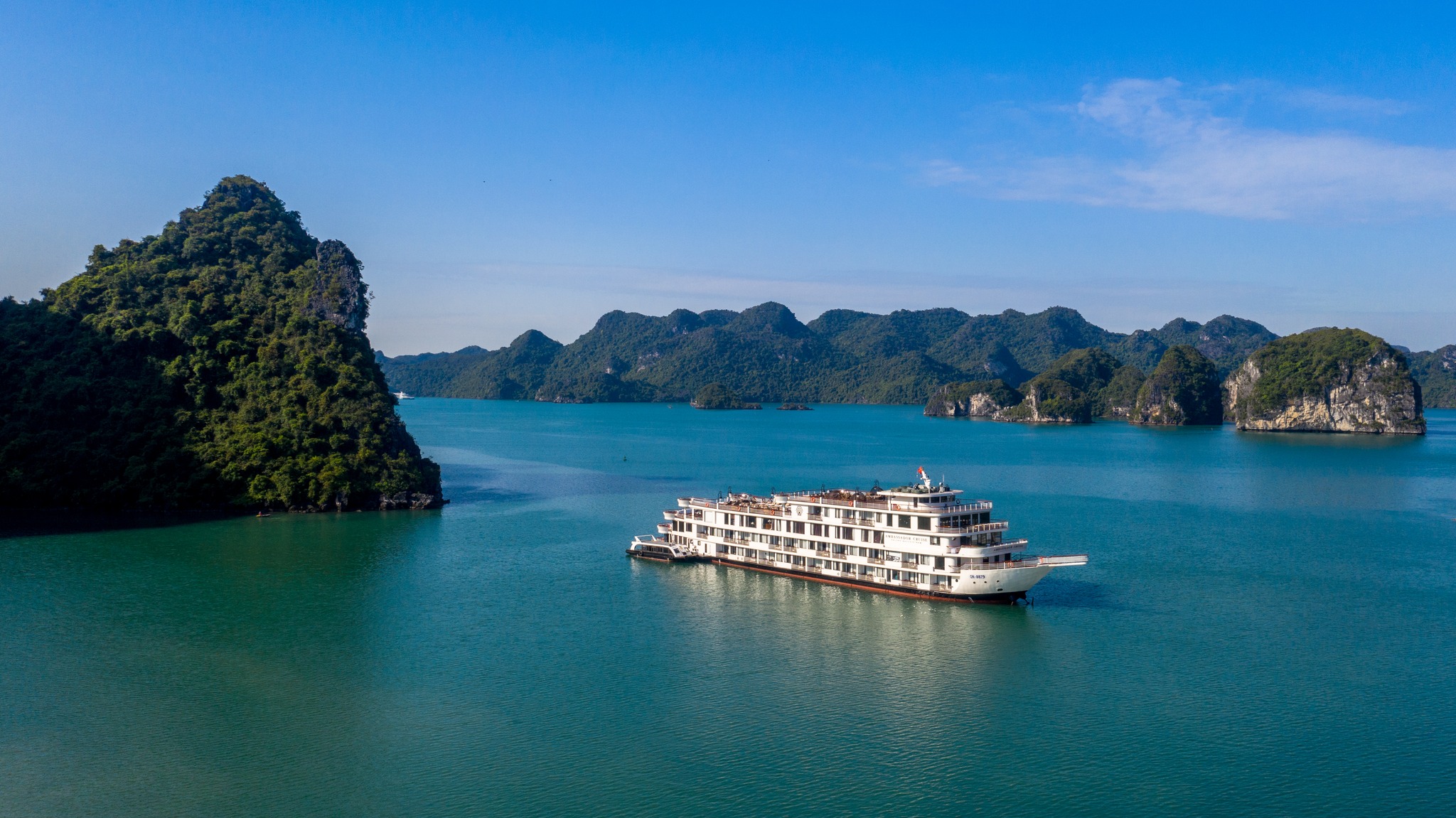 Top 5 du thuyền tốt nhất tại Hạ Long chất lượng cho cả khách Việt và du khách nước ngoài