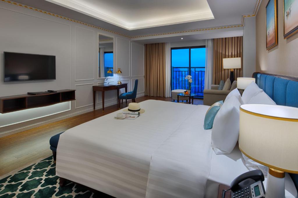 Phòng Deluxe Bay View FLC Hạ Long