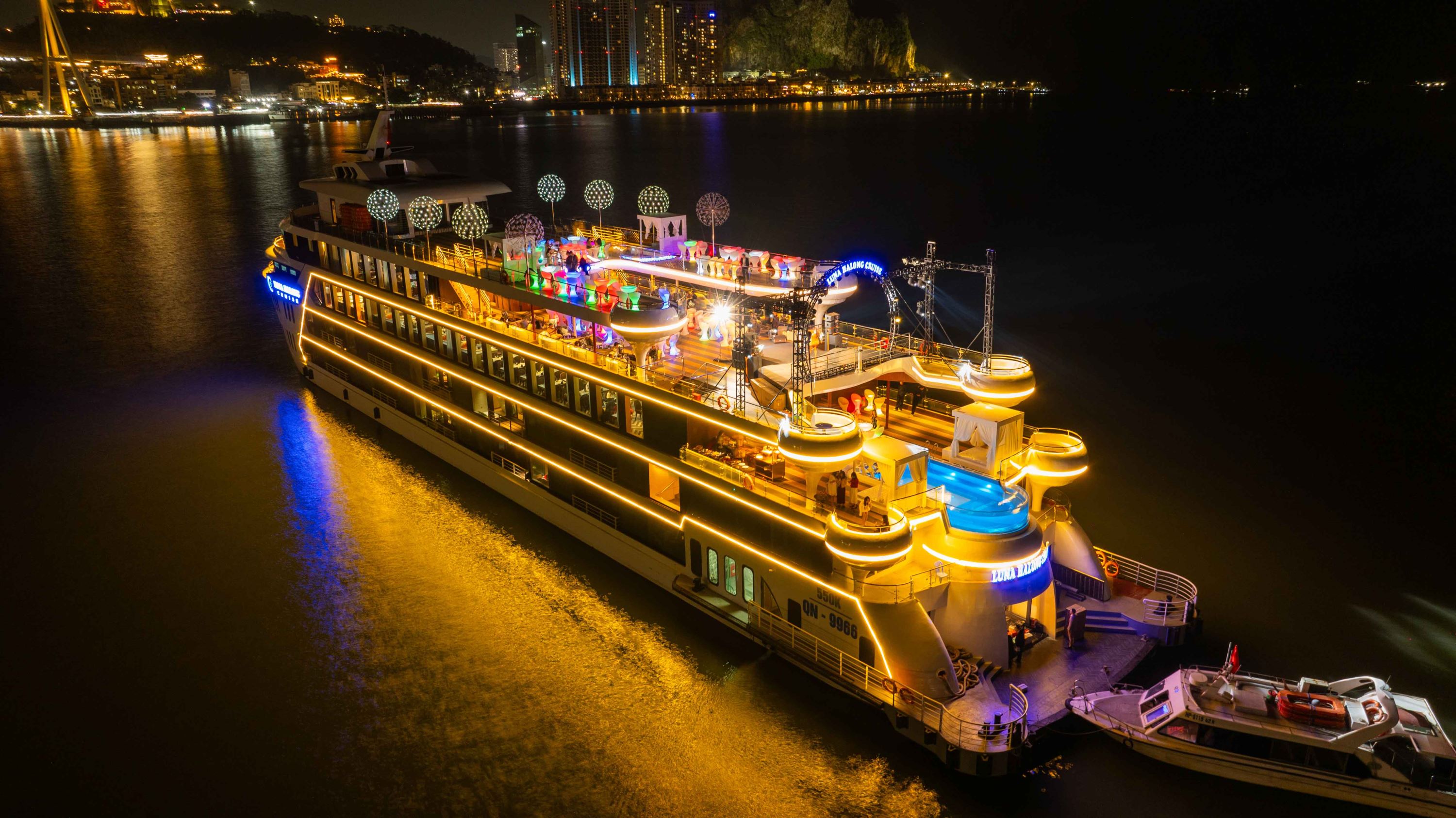 Du thuyền Hạ Long Luna Cruise