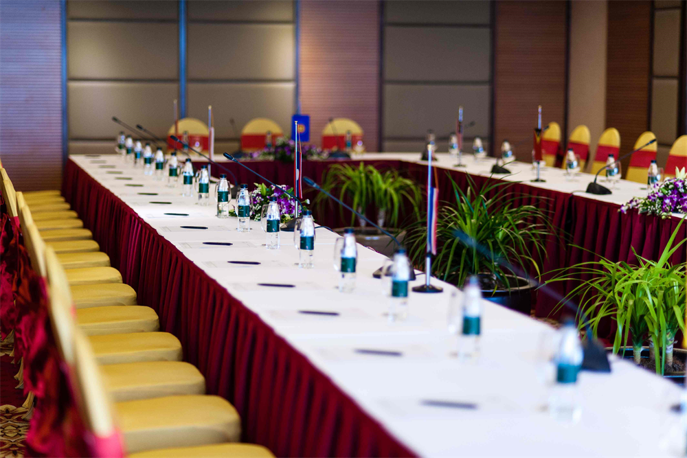 /files/images/MuongThanhLuxuryQuangNinh/Muong-Thanh-Luxury-Quang-Ninh-MeetingRoom-Van-Don.jpg