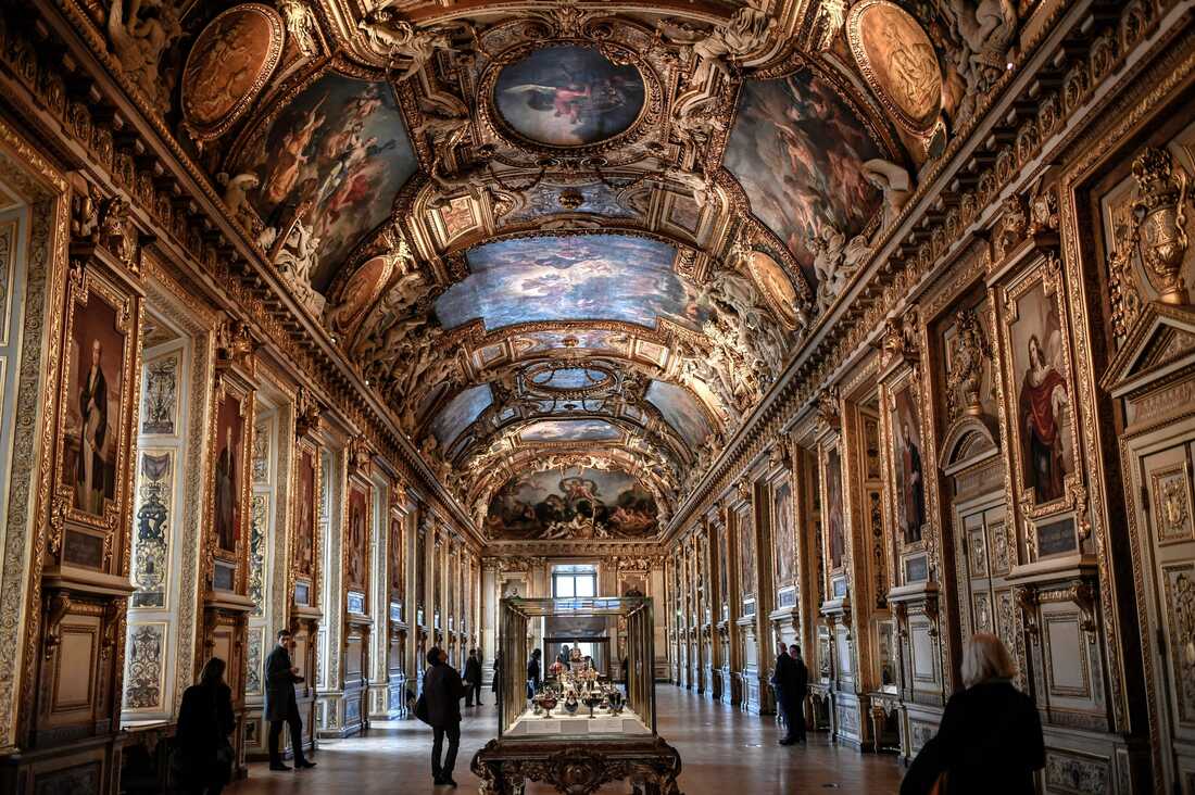 Bảo tàng Louvre - Địa điểm du lịch nổi tiếng nước Pháp