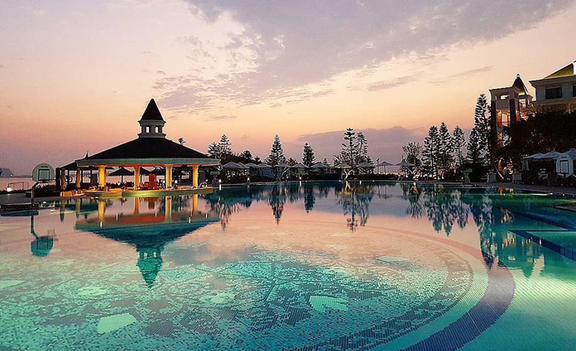 Bể bơi Vinpearl Resort & Spa Ha Long